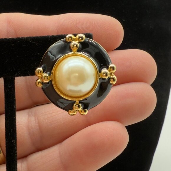 Vintage Gold & Black Enamel Clip-On Earrings With Faux Pearl Centerpiece - Picture 4 of 8